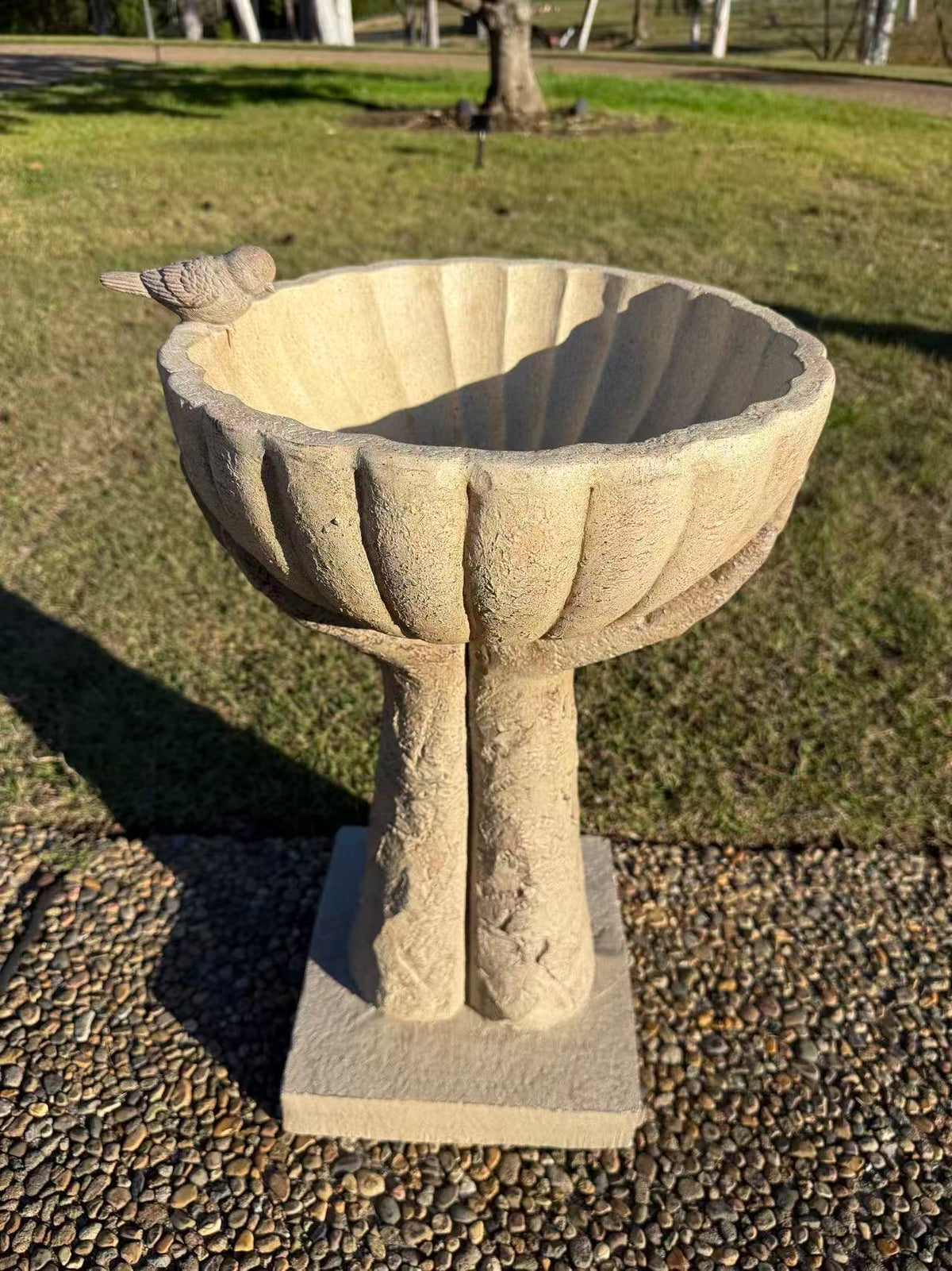 Orgolio Birdbath – Hand-Held Scalloped Bowl with Perched Bird Detail, Natural Sandstone-Cream MGO