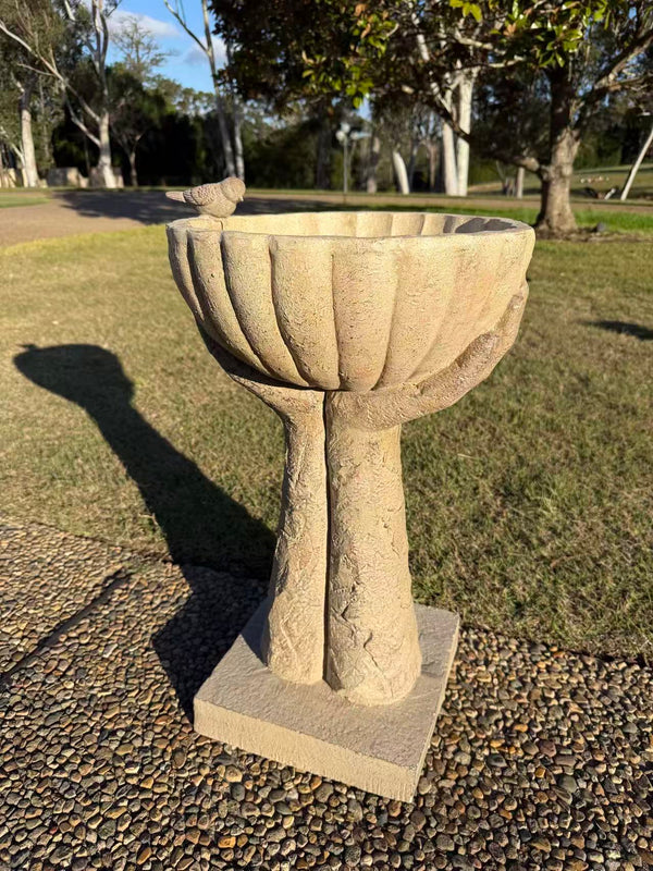 Orgolio Birdbath – Hand-Held Scalloped Bowl with Perched Bird Detail, Natural Sandstone-Cream MGO