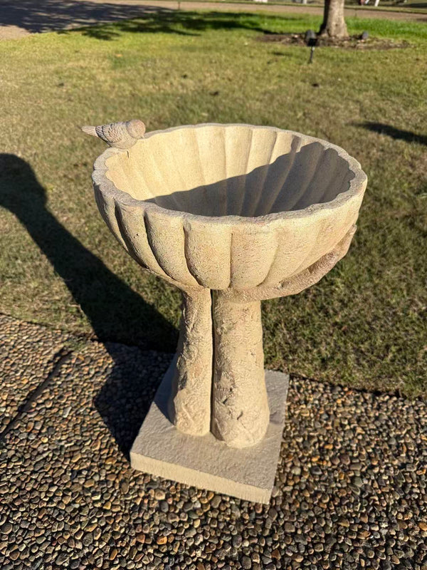 Orgolio Birdbath – Hand-Held Scalloped Bowl with Perched Bird Detail, Natural Sandstone-Cream MGO