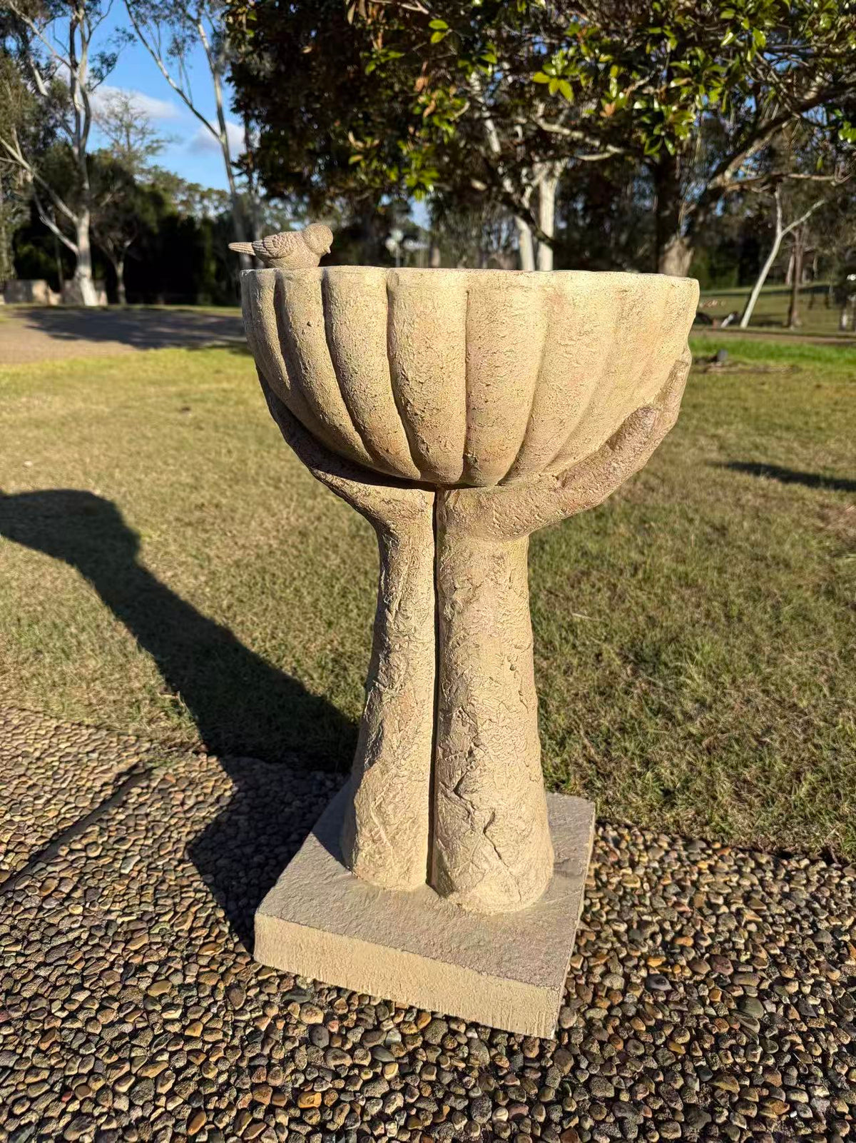 Orgolio Birdbath – Hand-Held Scalloped Bowl with Perched Bird Detail, Natural Sandstone-Cream MGO