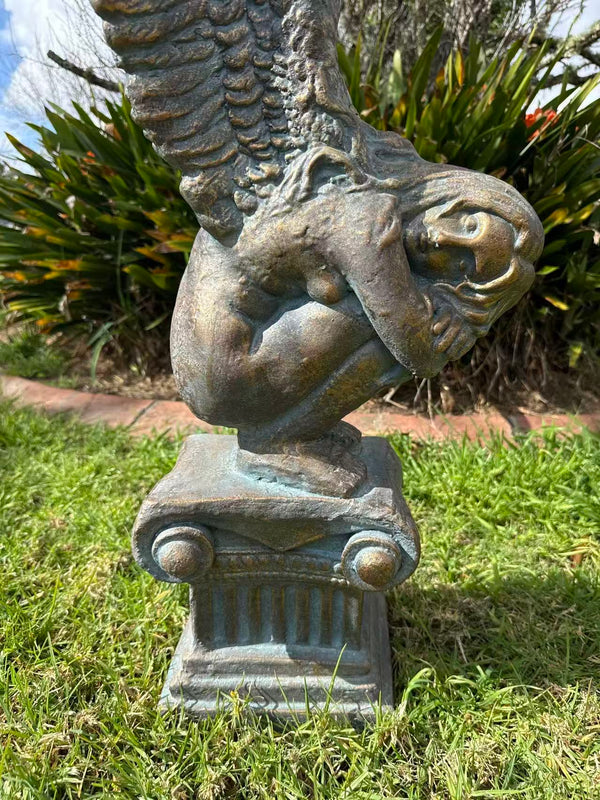 Memoria Angel Statue – Crouching Winged Figure, Dark Bronze-Verdigris MGO