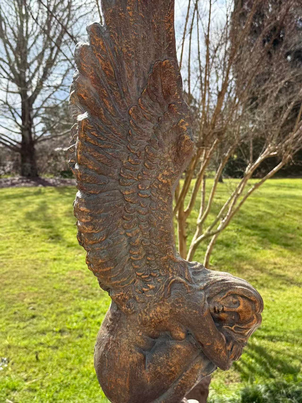 Memoria Angel Statue – Crouching Winged Figure, Dark Bronze-Verdigris MGO