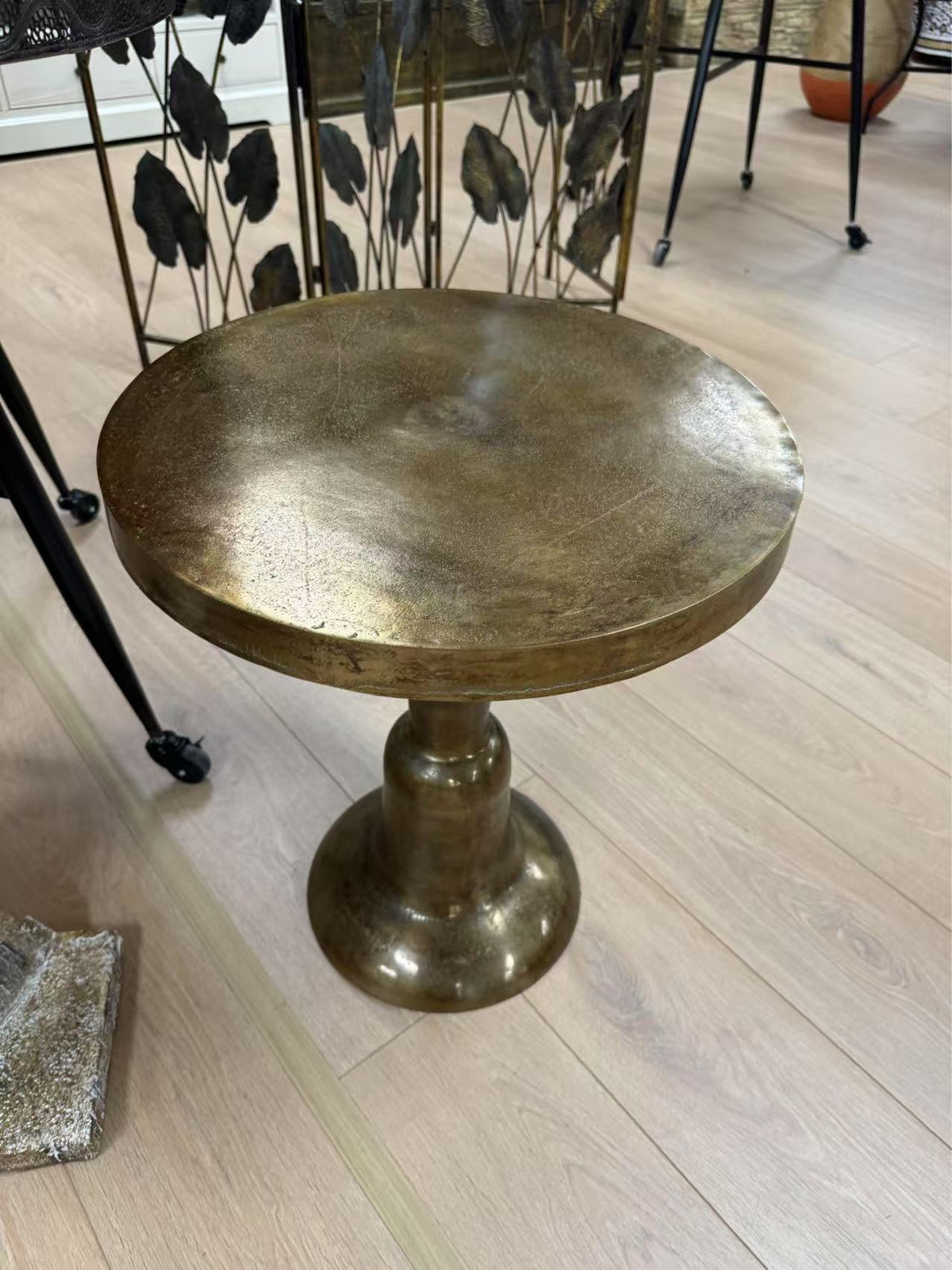 Colour Metal Round Table Lush Collection