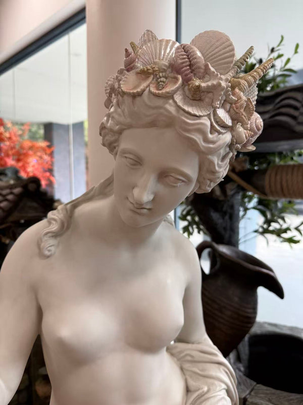 Vitruvio Stunning Diva White Statue