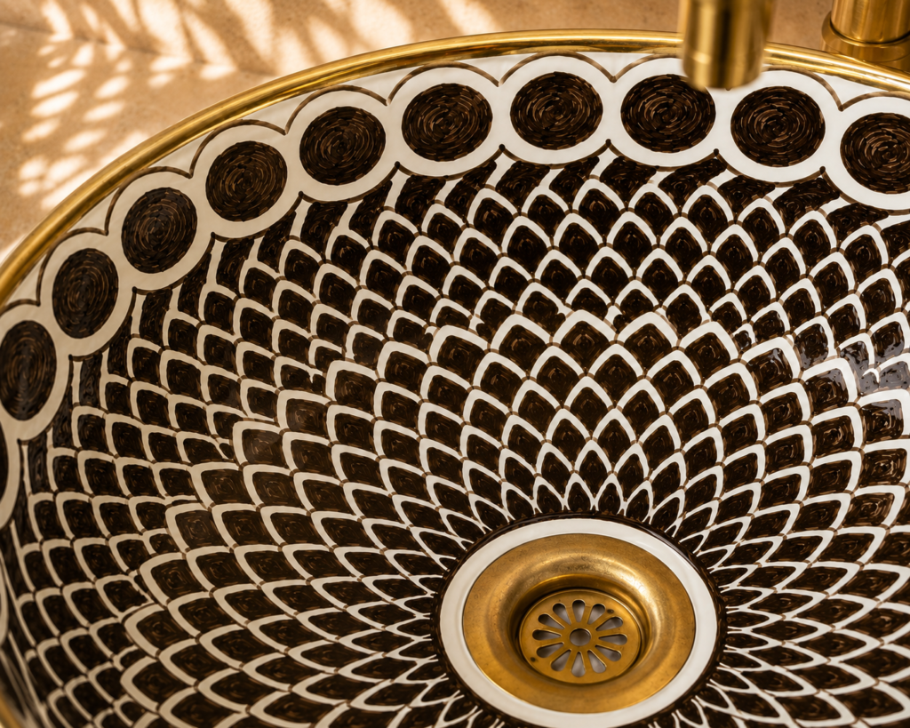 Fès Ébène Hand-Painted Ceramic Basin with Gold Rim