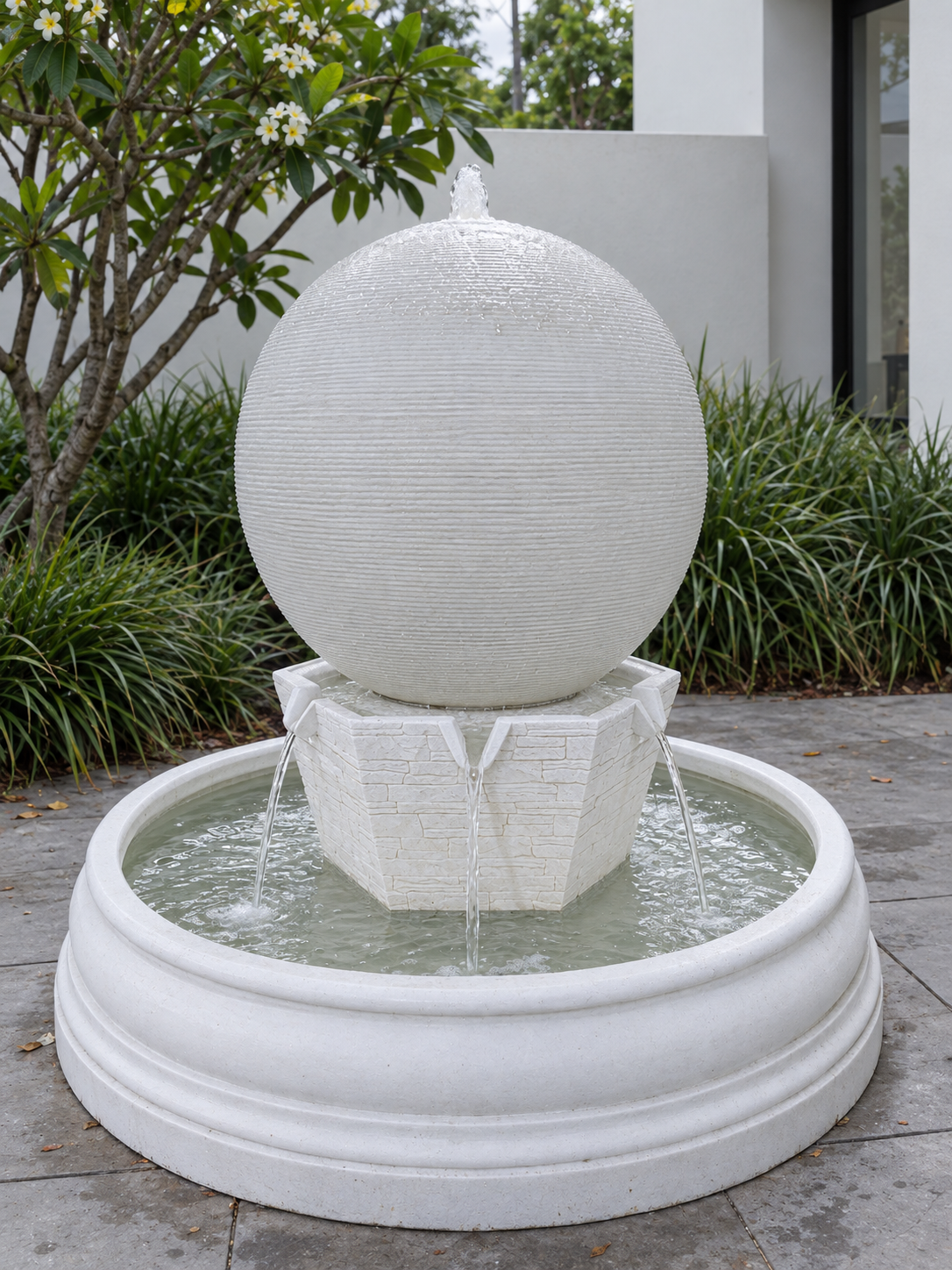Orbe Grand Sphere Fountain in White
