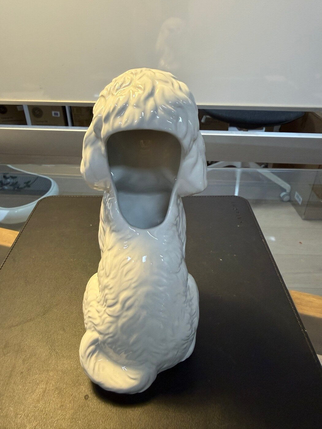 Caniche poodle vase back view showing the flower opening behind the head