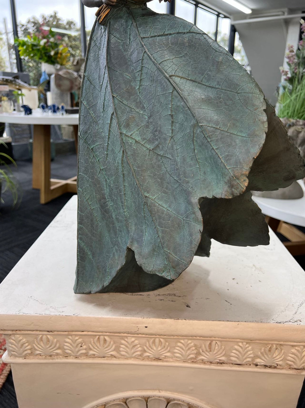 Mellina Elegant Lady in Bronze