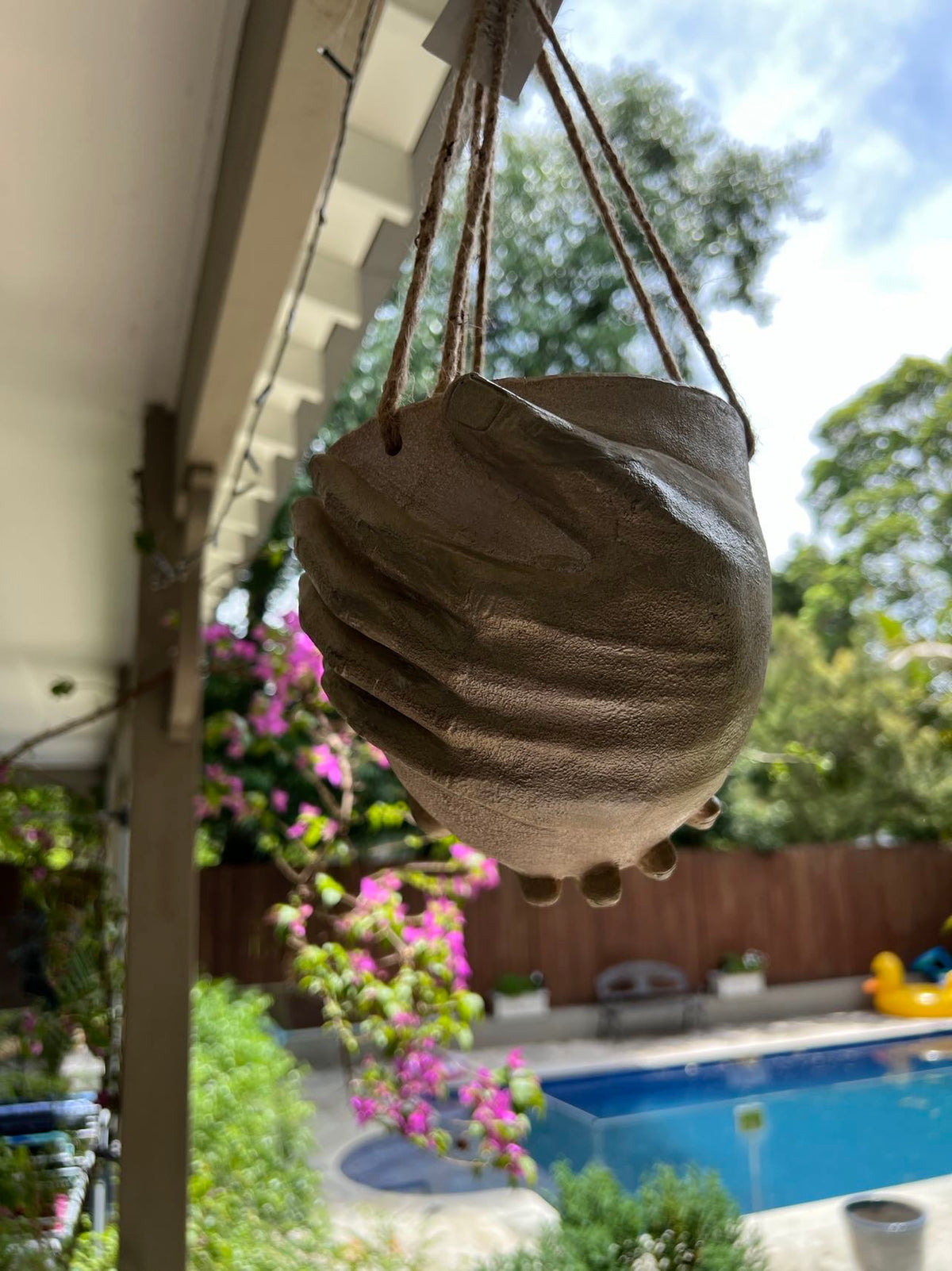 New Two Hands Terracotta Clay Effect Hanging Planter Ornament