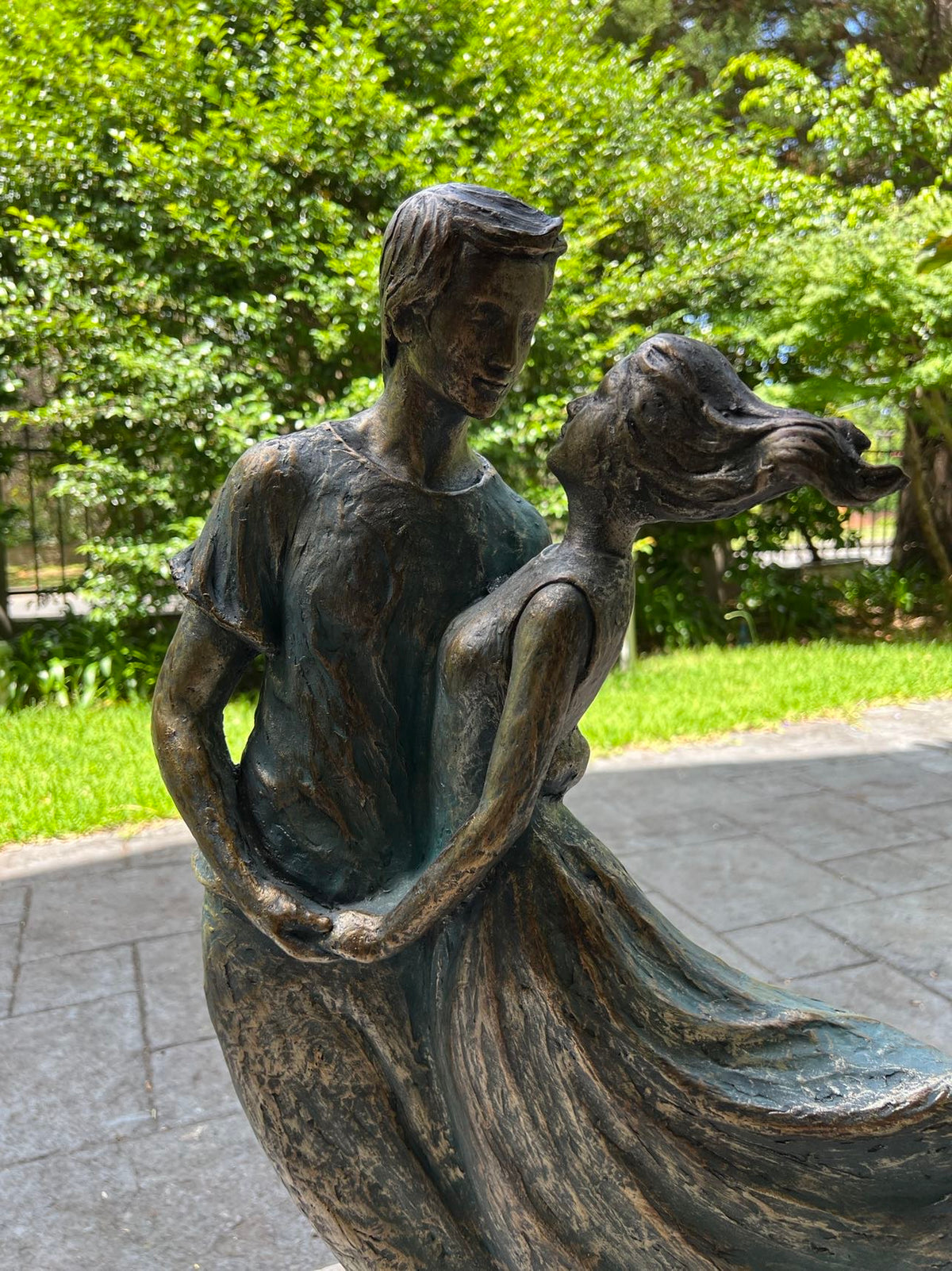 Bailando Couple Dancers