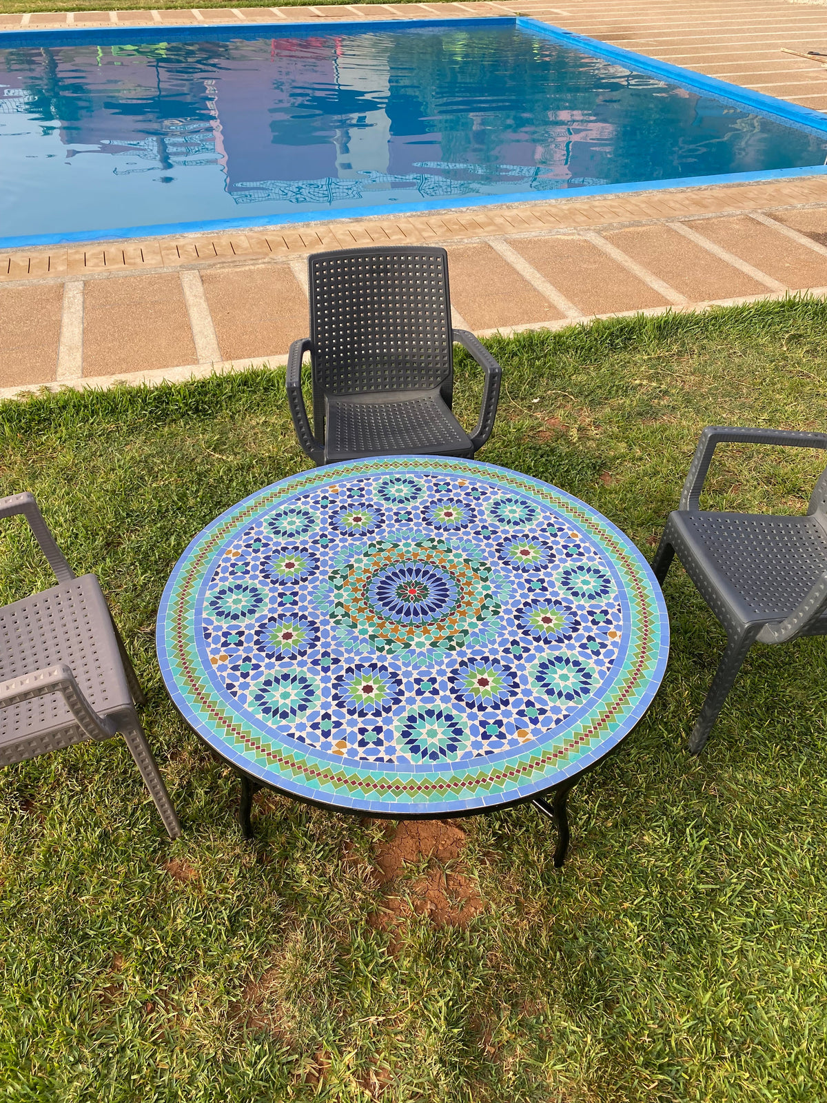 Dining Mosaic table round for outdoor and indoor