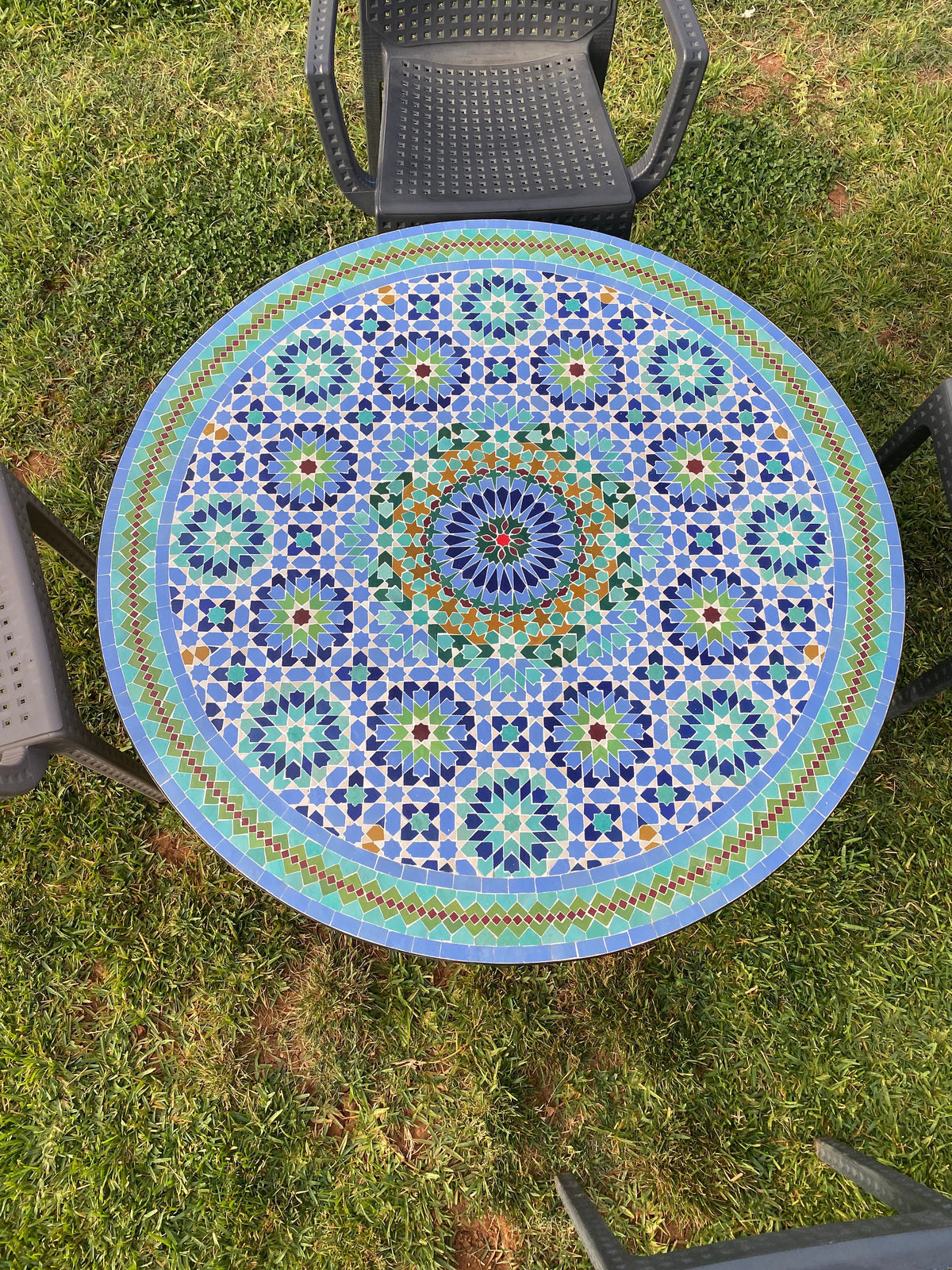 Dining Mosaic table round for outdoor and indoor