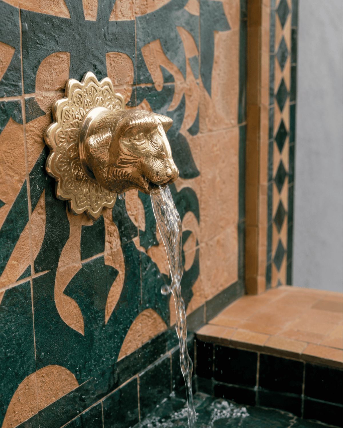 Zellige Fountain MF0008