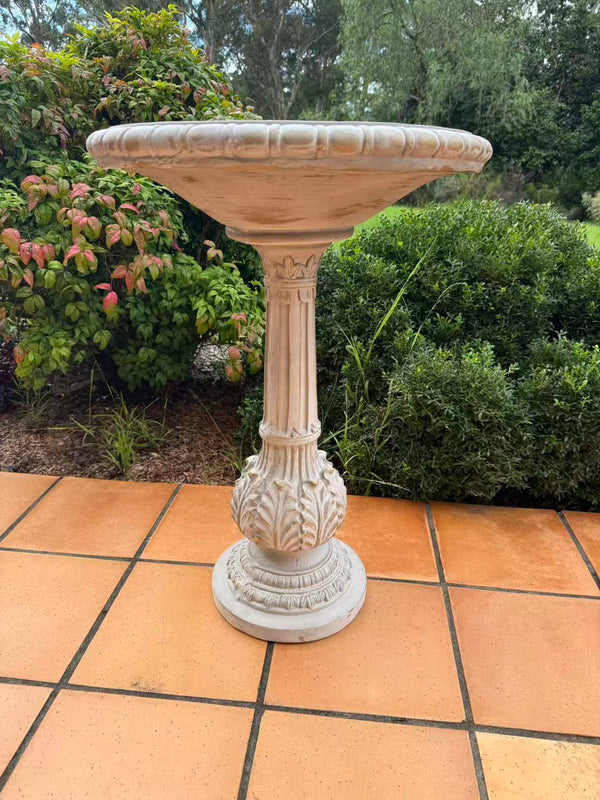 Pila Stylish White Birdbath Garden Decoration