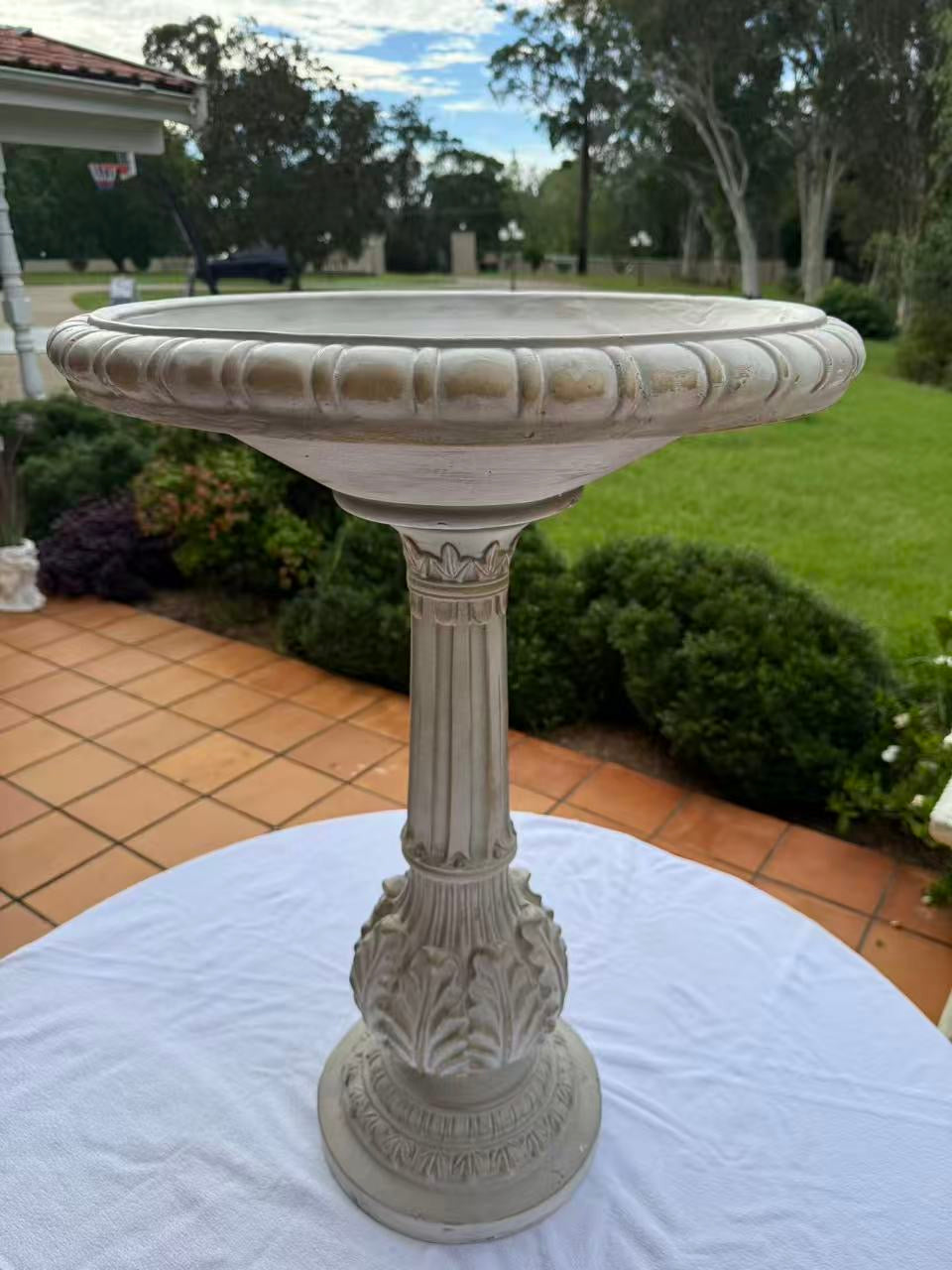 Pila Stylish White Birdbath Garden Decoration