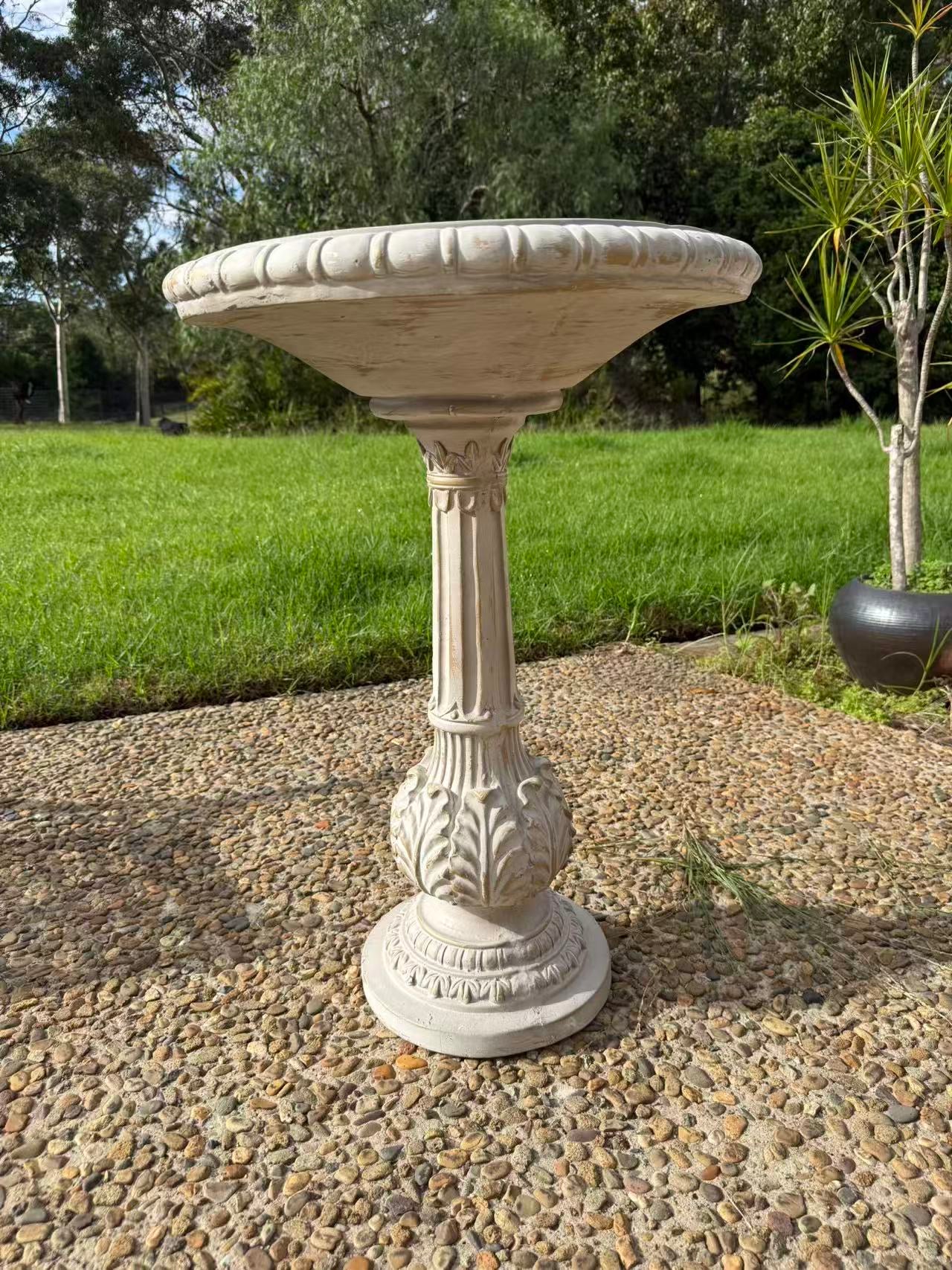 Pila Stylish White Birdbath Garden Decoration