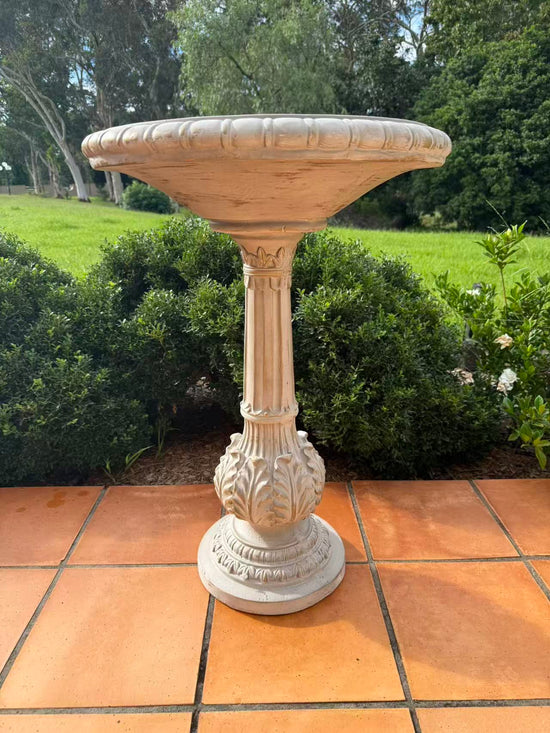 Pila Stylish White Birdbath Garden Decoration