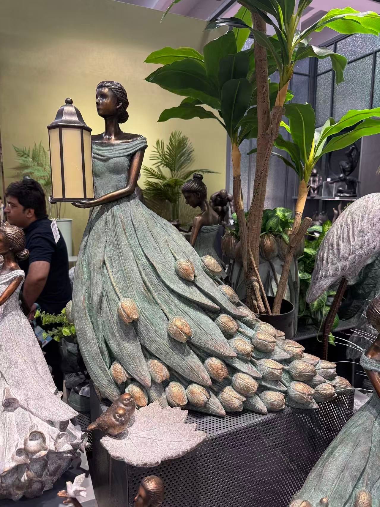 Isla Tulip Lady With Solar LED