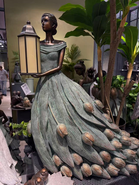 Isla Tulip Lady With Solar LED
