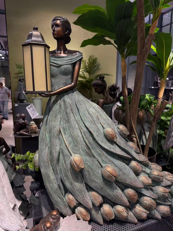 Isla Tulip Lady With Solar LED