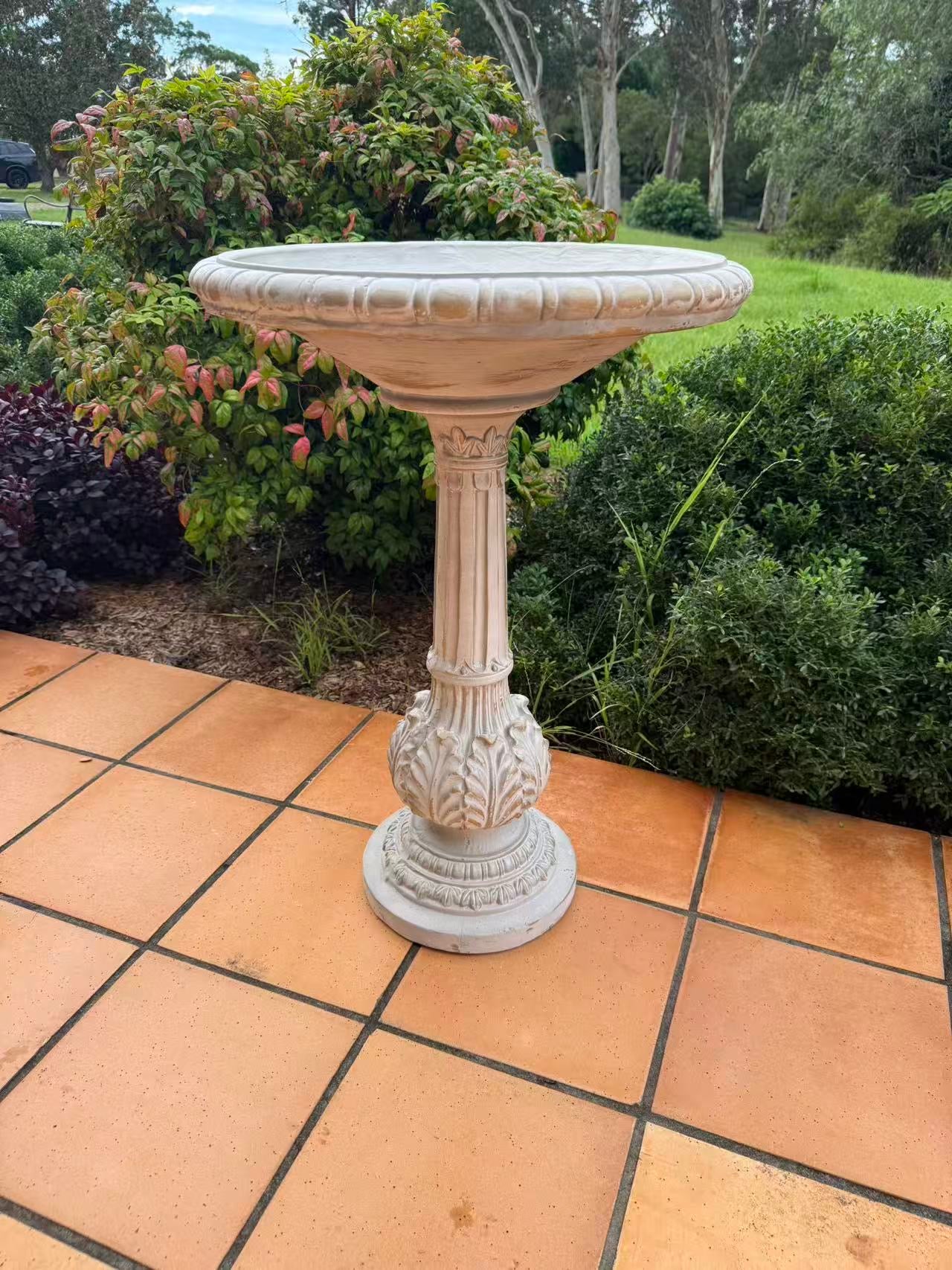 Pila Stylish White Birdbath Garden Decoration