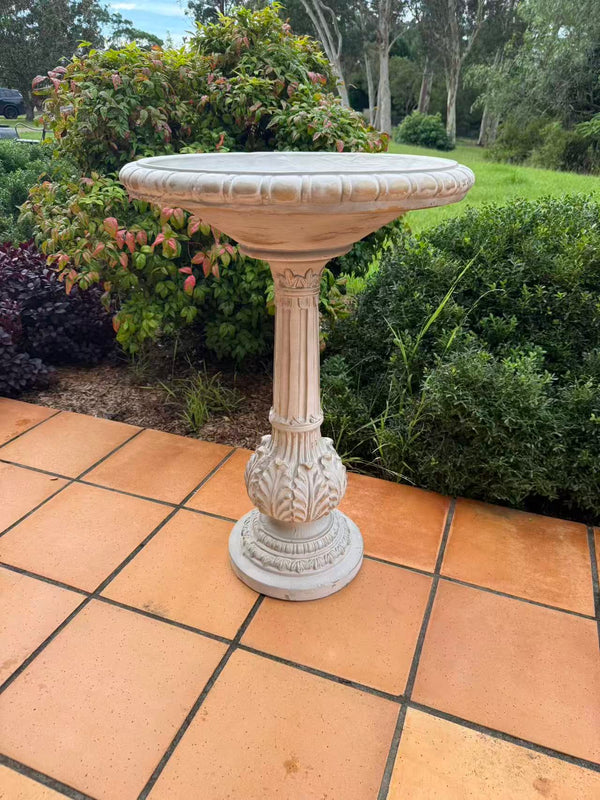 Pila Stylish White Birdbath Garden Decoration