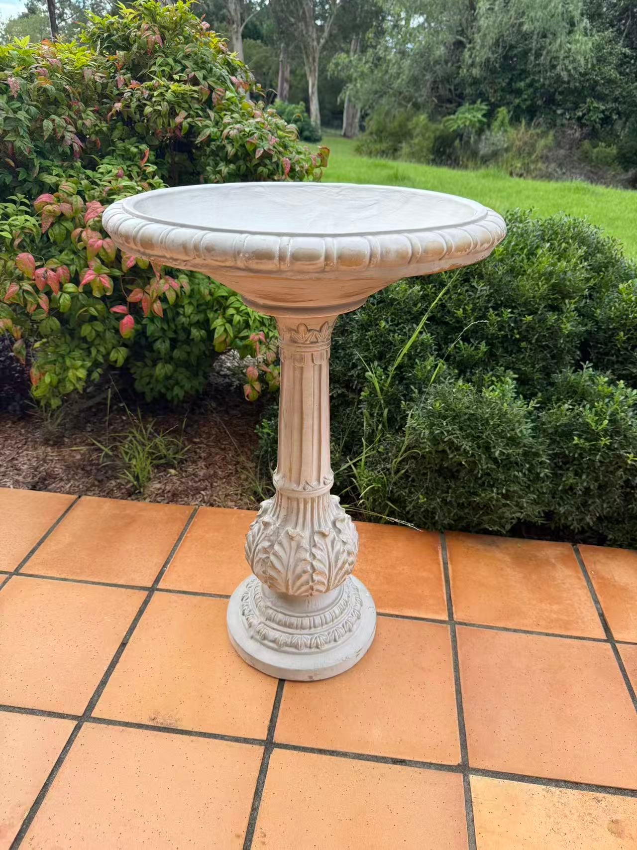 Pila Stylish White Birdbath Garden Decoration