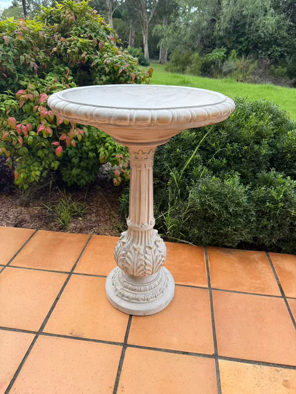 Pila Stylish White Birdbath Garden Decoration