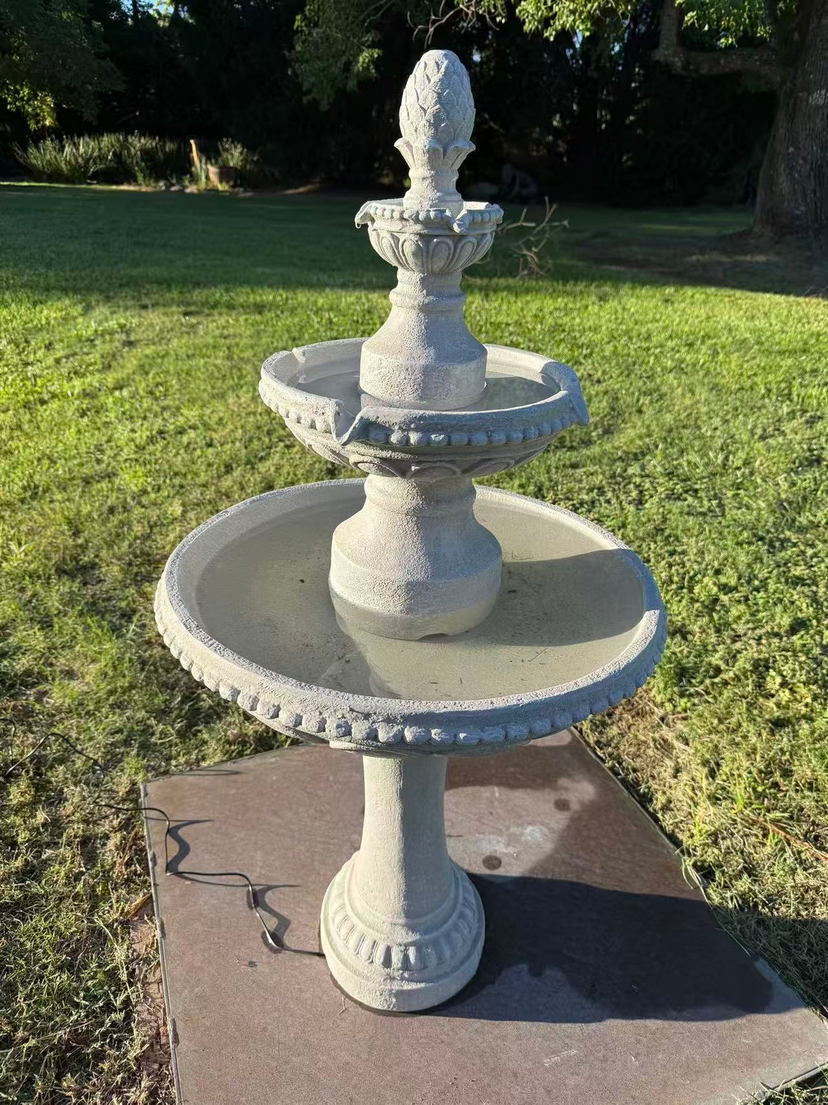 Salinas off-white solar fountain chargeable Panel SOLAR