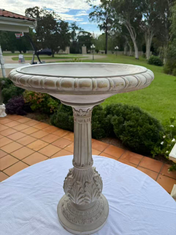 Pila Stylish White Birdbath Garden Decoration