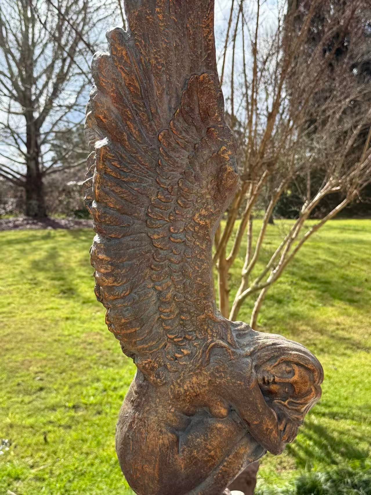 Memoria Angel Statue – Crouching Winged Figure, Dark Bronze-Verdigris MGO