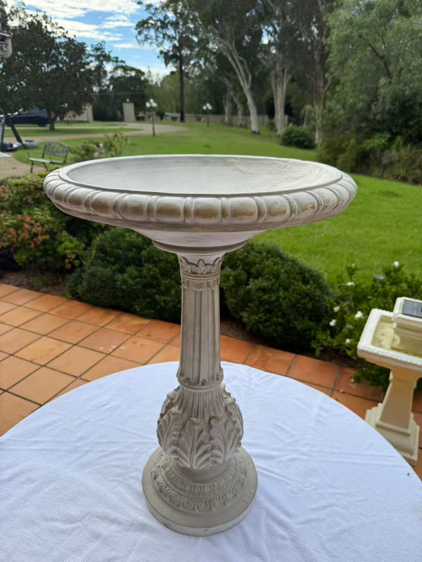 Pila Stylish White Birdbath Garden Decoration