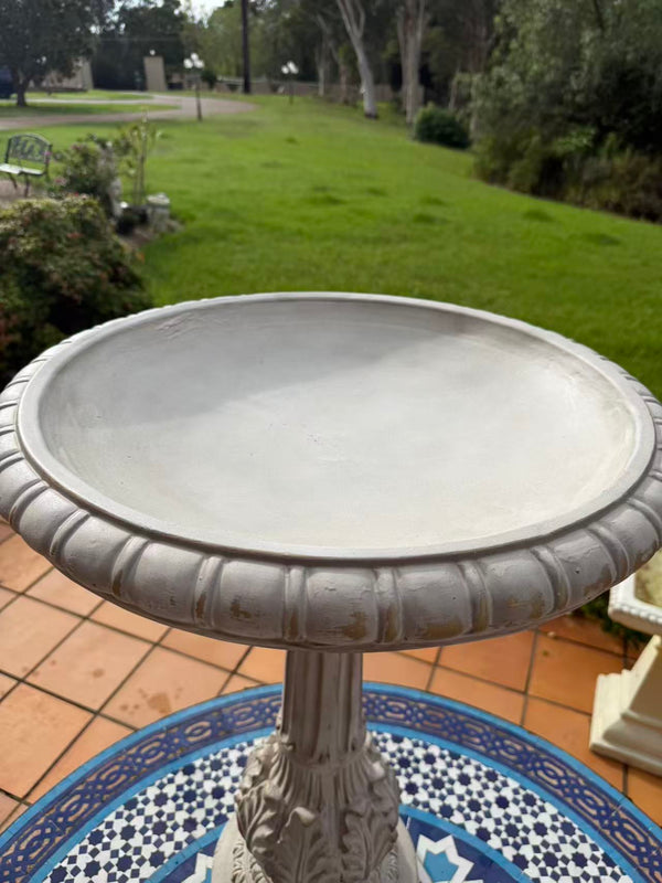 Pila Stylish White Birdbath Garden Decoration