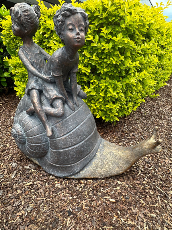 Kids on Snail Garden Décor Ornament MGO Outdoor Landscaping Statue
