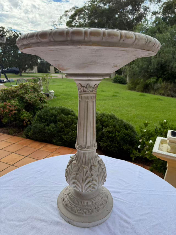 Pila Stylish White Birdbath Garden Decoration