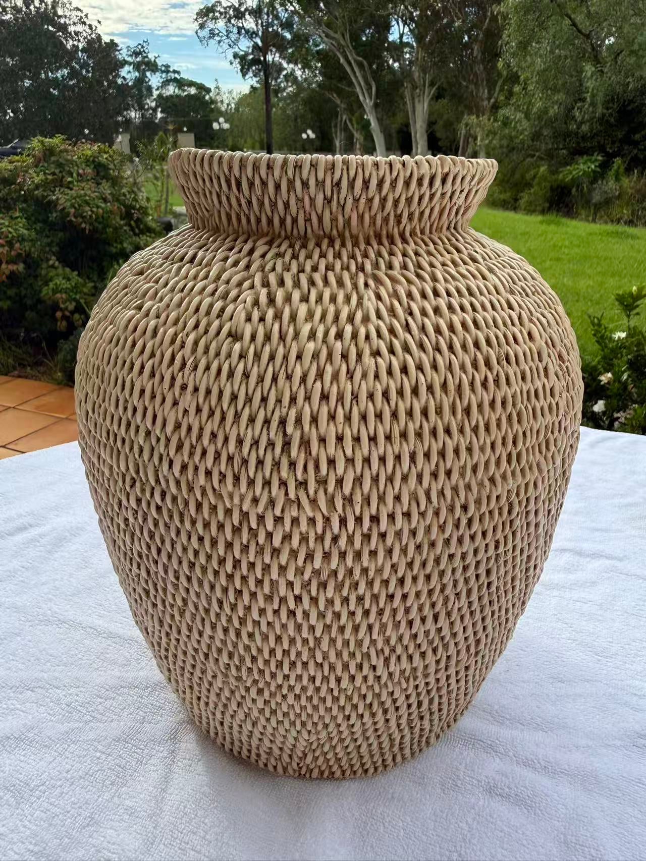 Nabeul table‑top vase eye catching statement decor