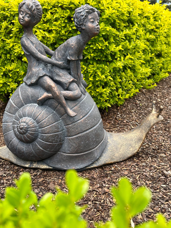 Kids on Snail Garden Décor Ornament MGO Outdoor Landscaping Statue