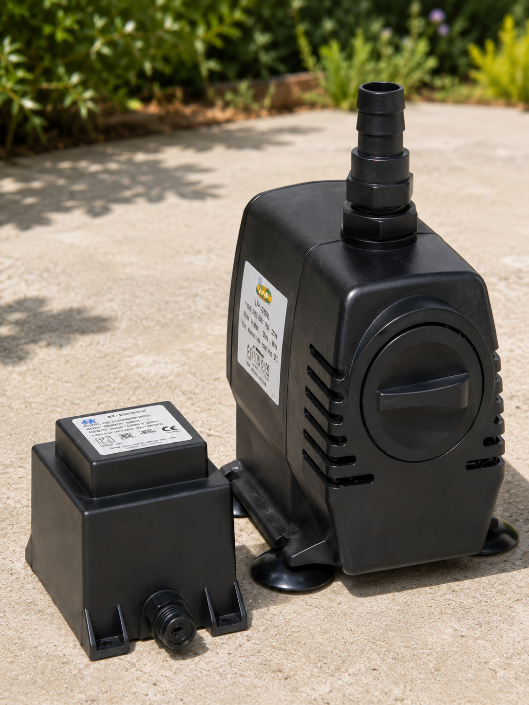 REEFE RP2400LV 24v Feature Pump 2300L/hr