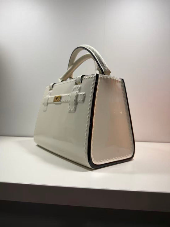 Duomo Dolomite Bag Vase in WhiteColour Ceramic Finish