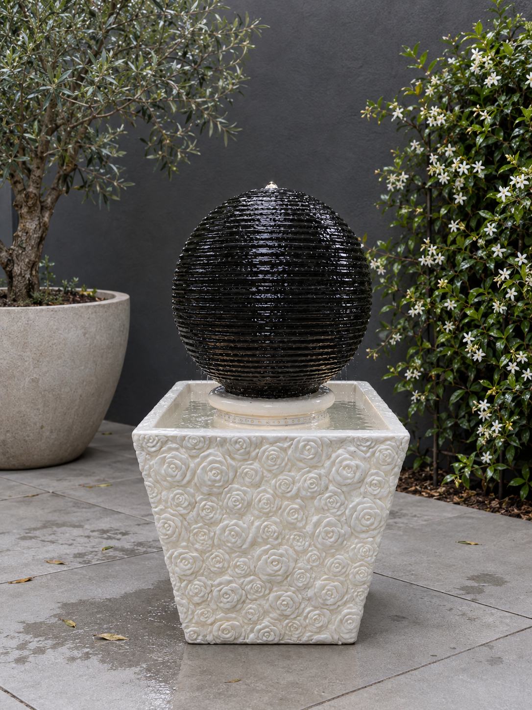 Rosaleda Rose Sphere Fountain in Black & White