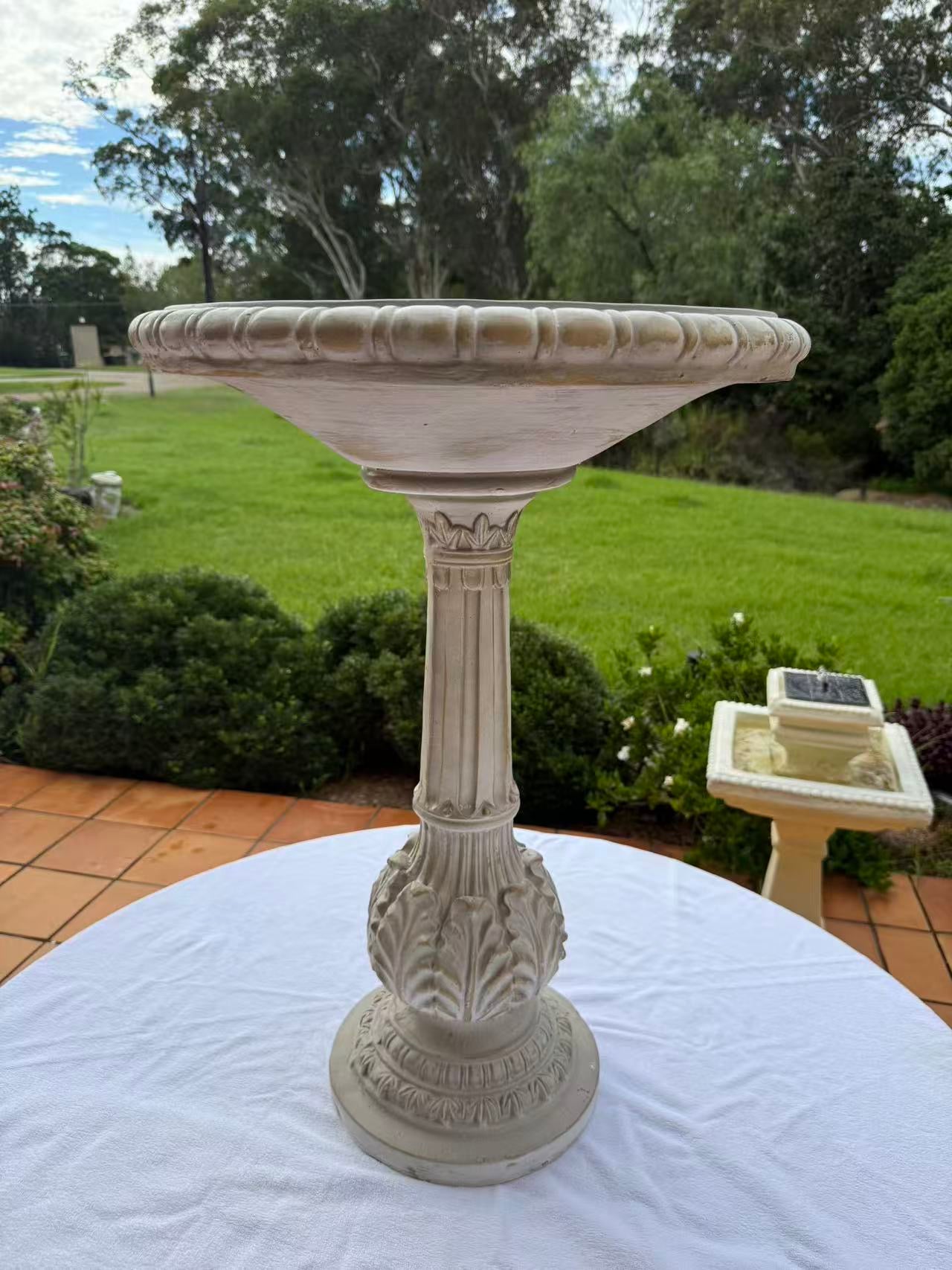 Pila Stylish White Birdbath Garden Decoration