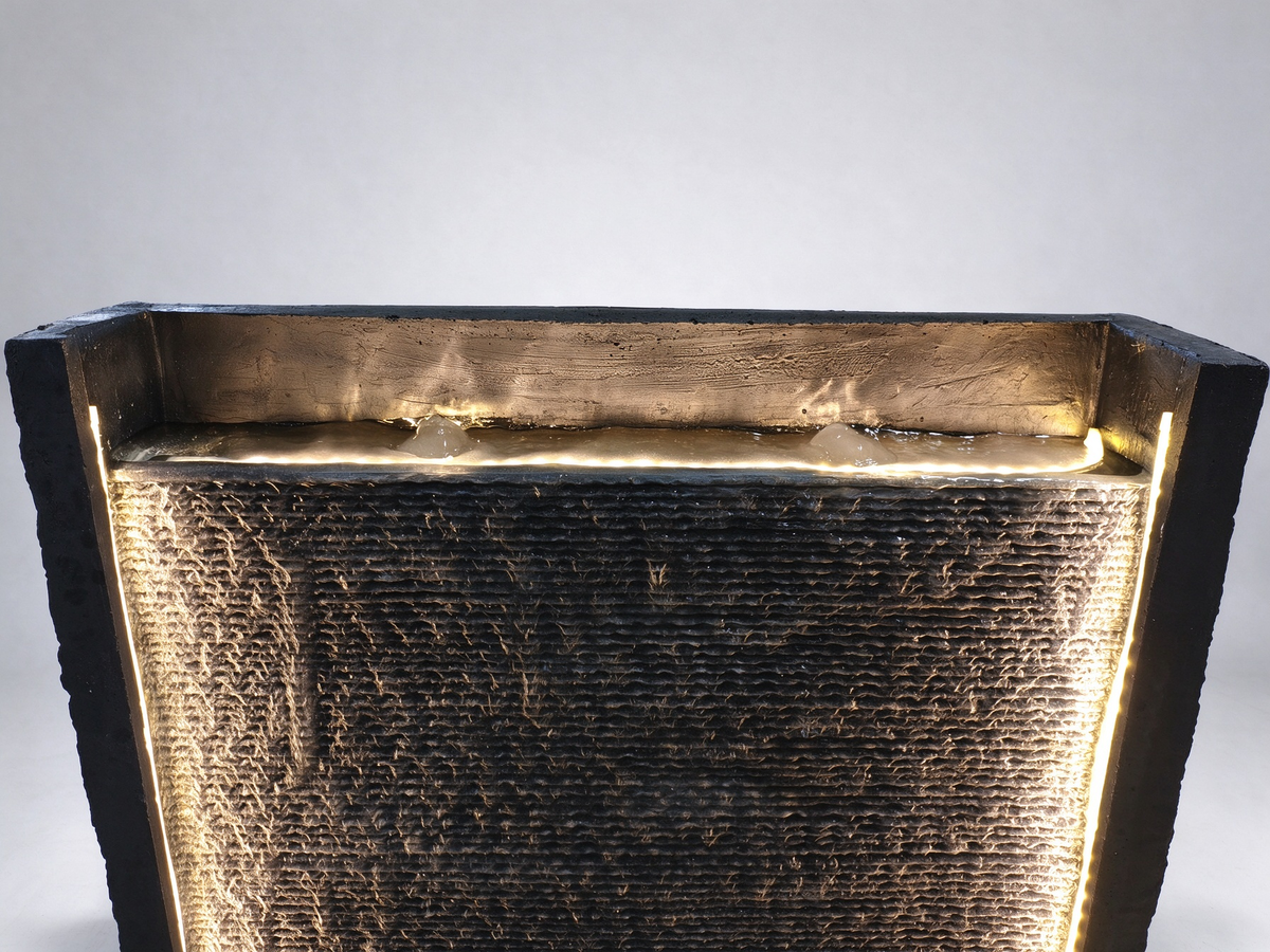 Cortina Water Curtain Wall Fountain in Black – top edge detail