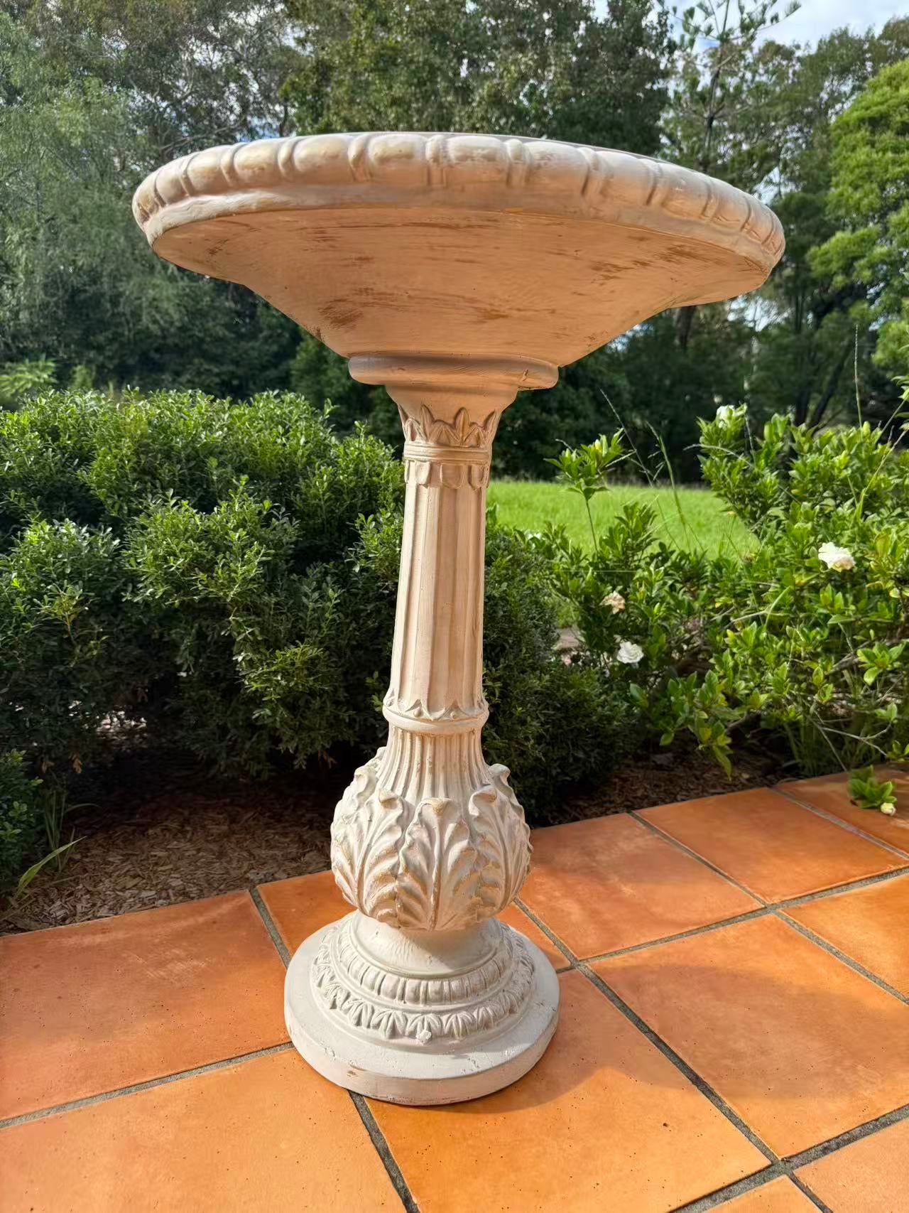 Pila Stylish White Birdbath Garden Decoration