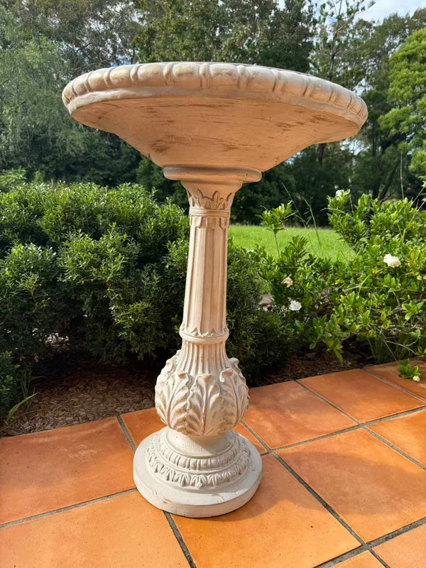 Pila Stylish White Birdbath Garden Decoration