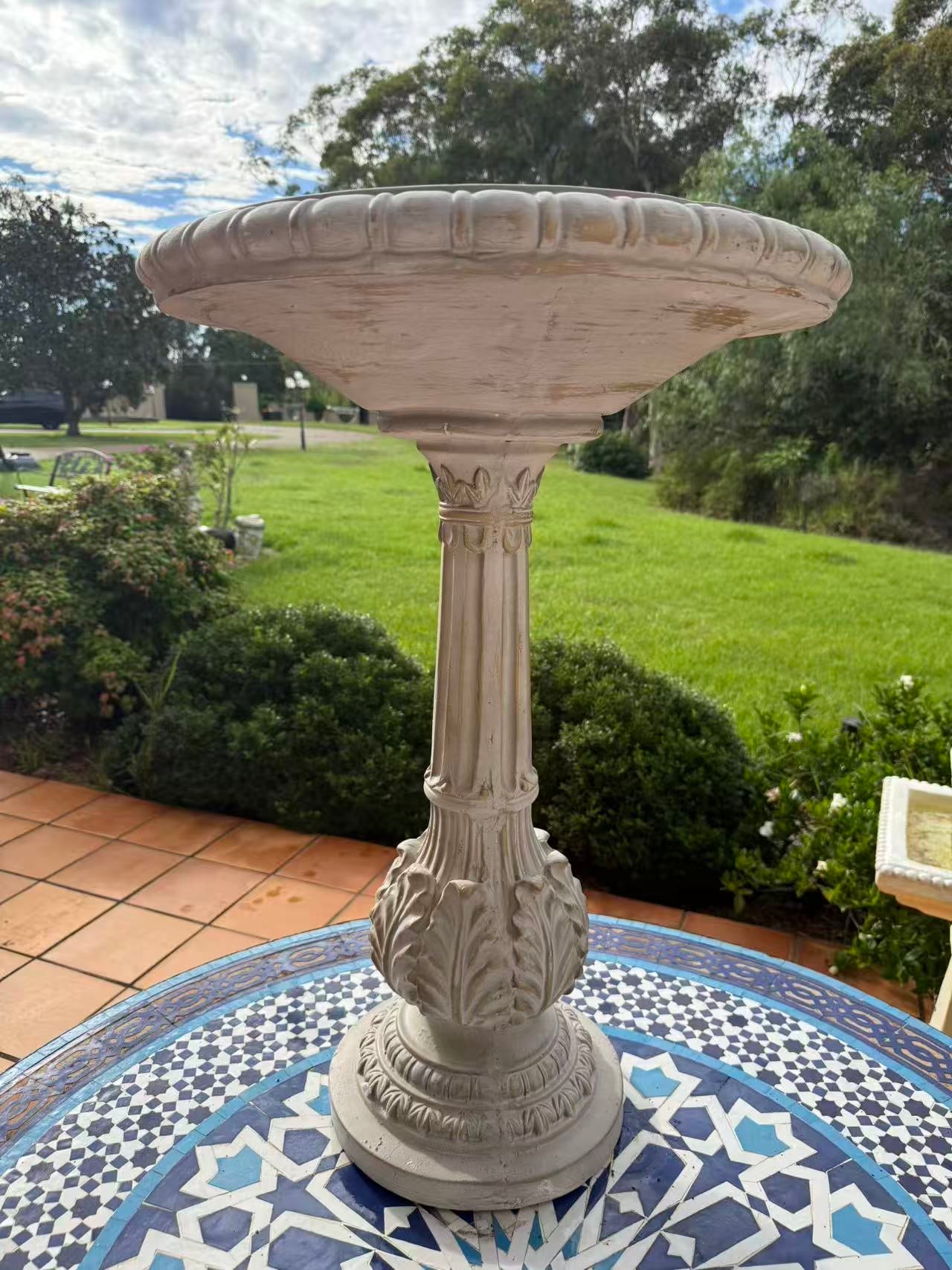 Pila Stylish White Birdbath Garden Decoration