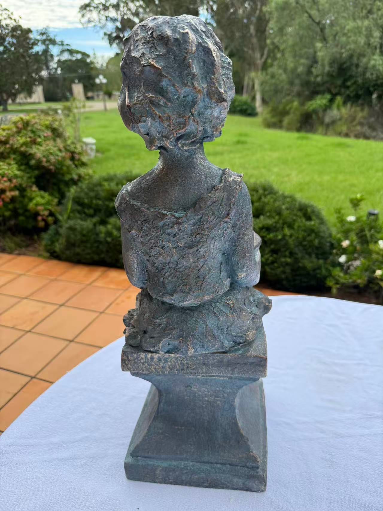 Chica delightful child statue Garden Decoration