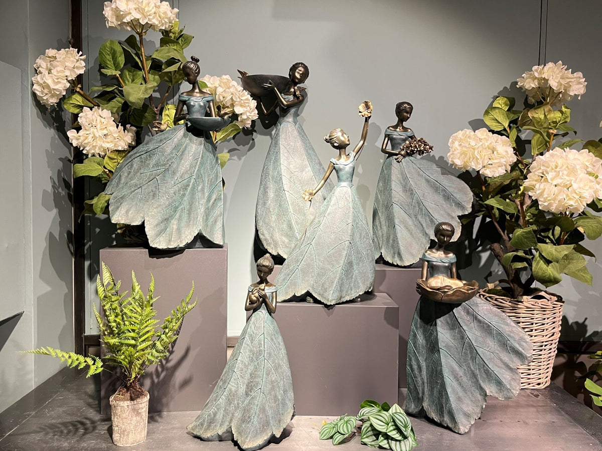 Mellina Elegant Lady in Bronze
