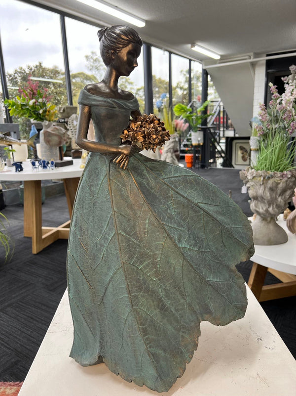 Mellina Elegant Lady in Bronze