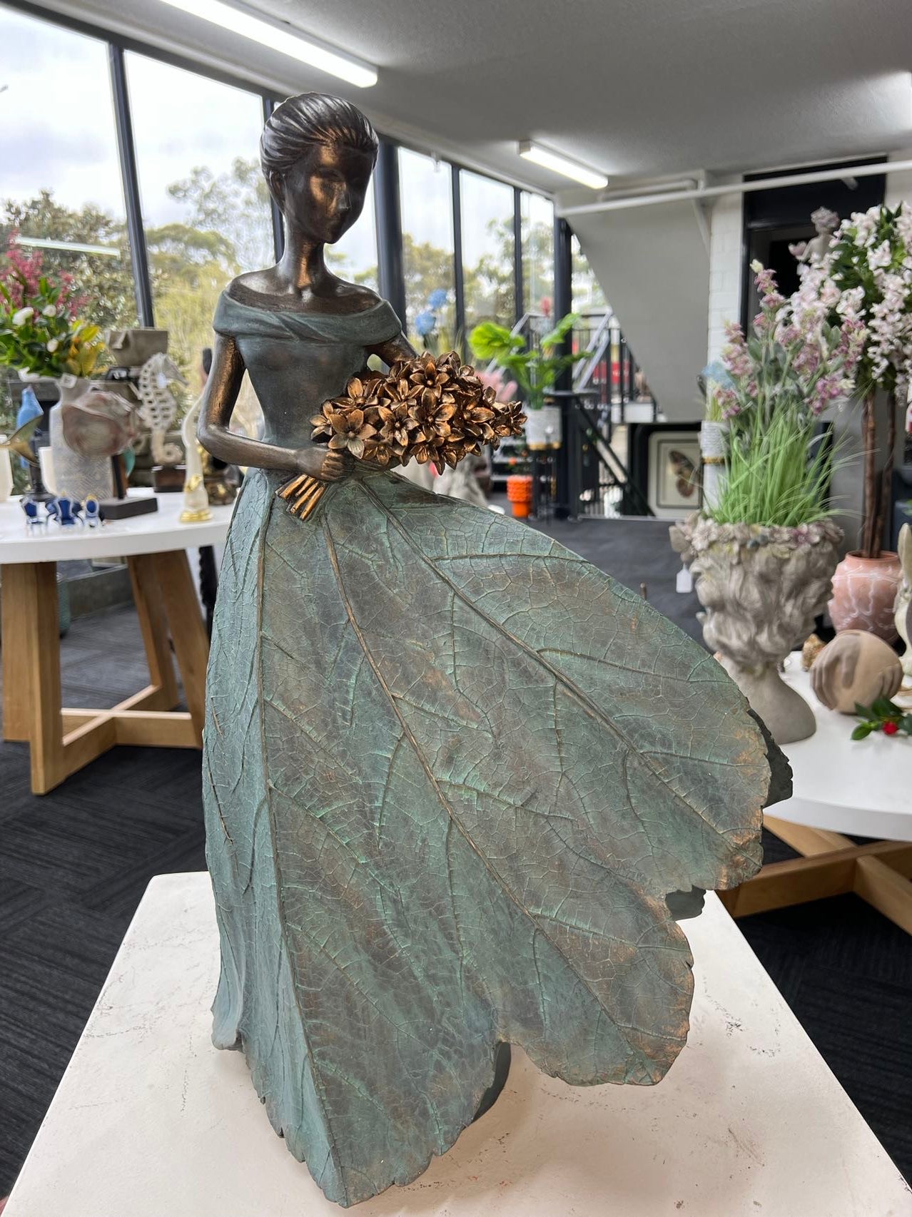 Mellina Elegant Lady in Bronze