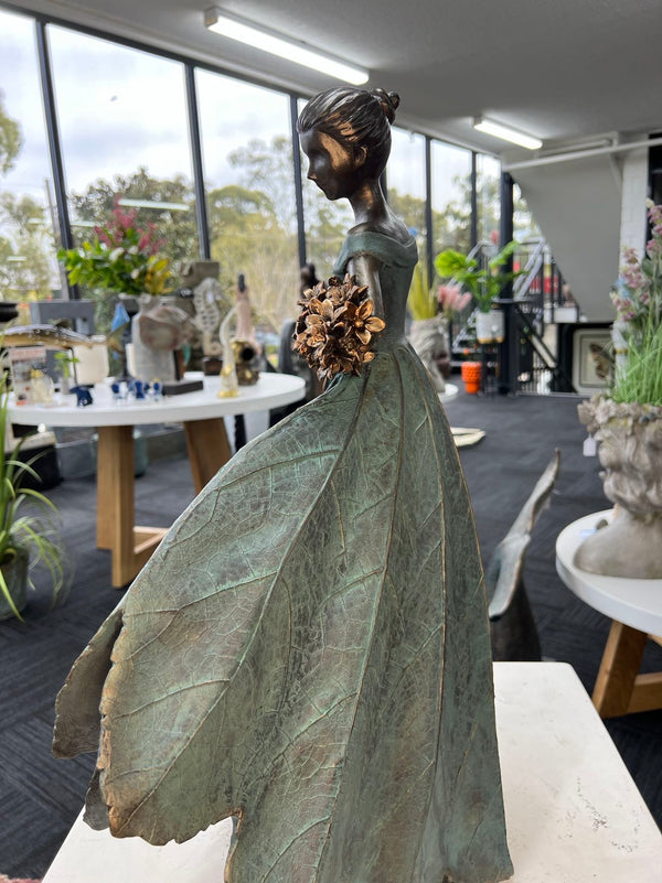 Mellina Elegant Lady in Bronze